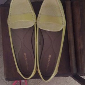 Women's shoes NWT color Yellow